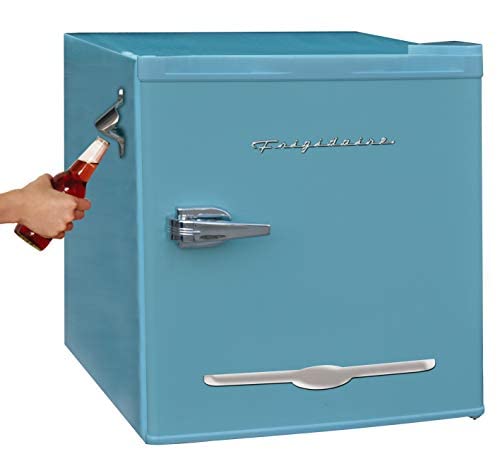 Frigidaire EFR176-BLUE 1.6立方英尺藍色復古冰箱，帶側邊開瓶器。適用於辦公室、宿舍或小屋。